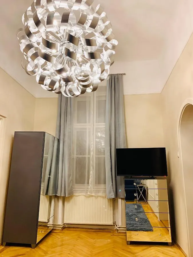 Free Garage Parking, Ac And Bikes In The Downtown Apartment Budapest Hungary