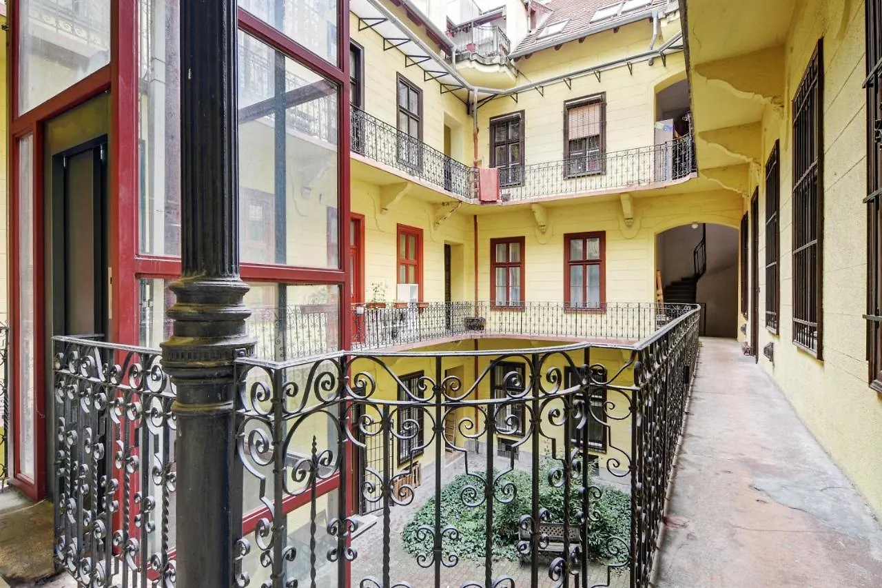 Free Garage Parking, Ac And Bikes In The Downtown Apartment Budapest Hungary