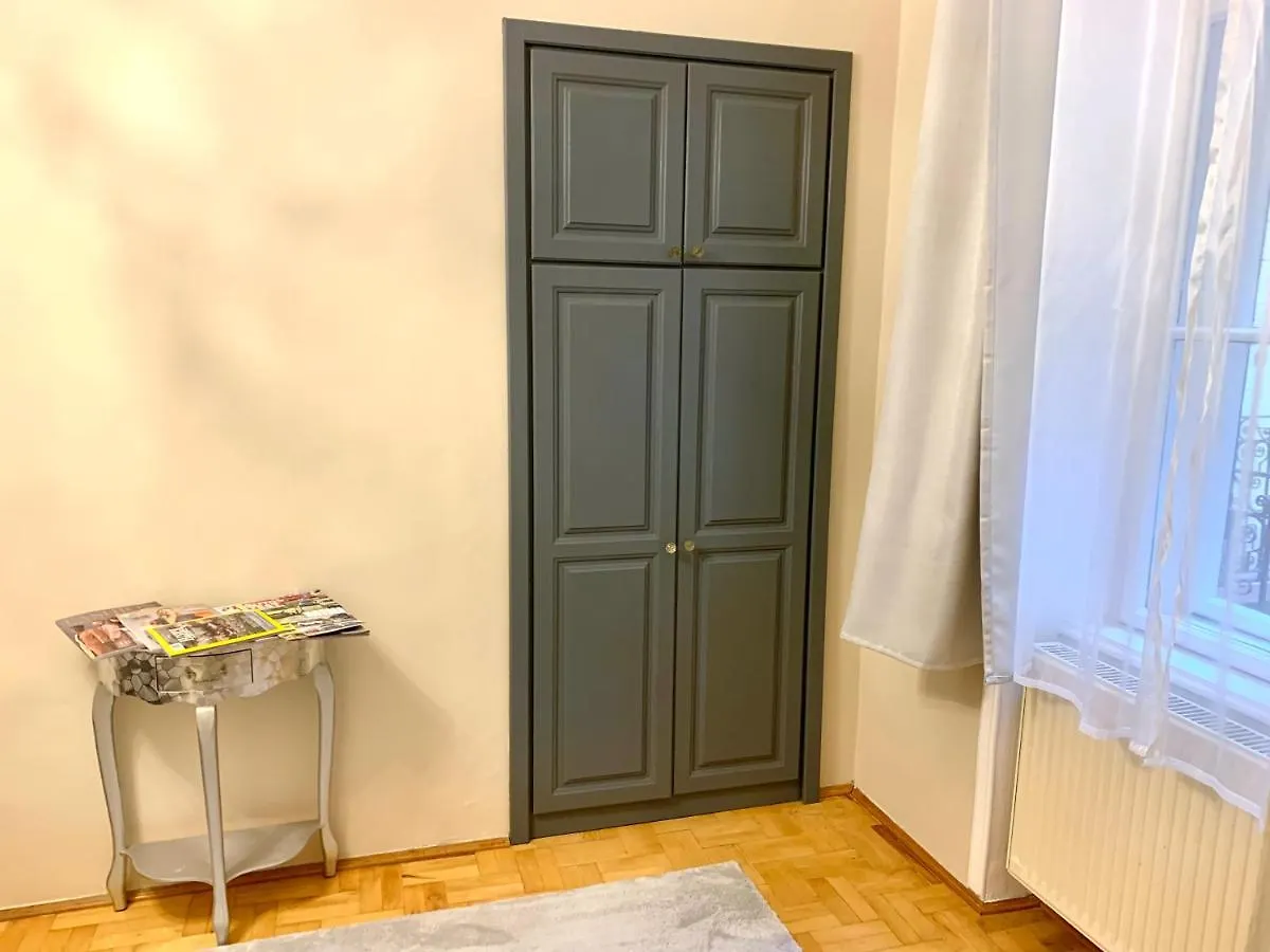 Free Garage Parking, Ac And Bikes In The Downtown Apartment Budapest