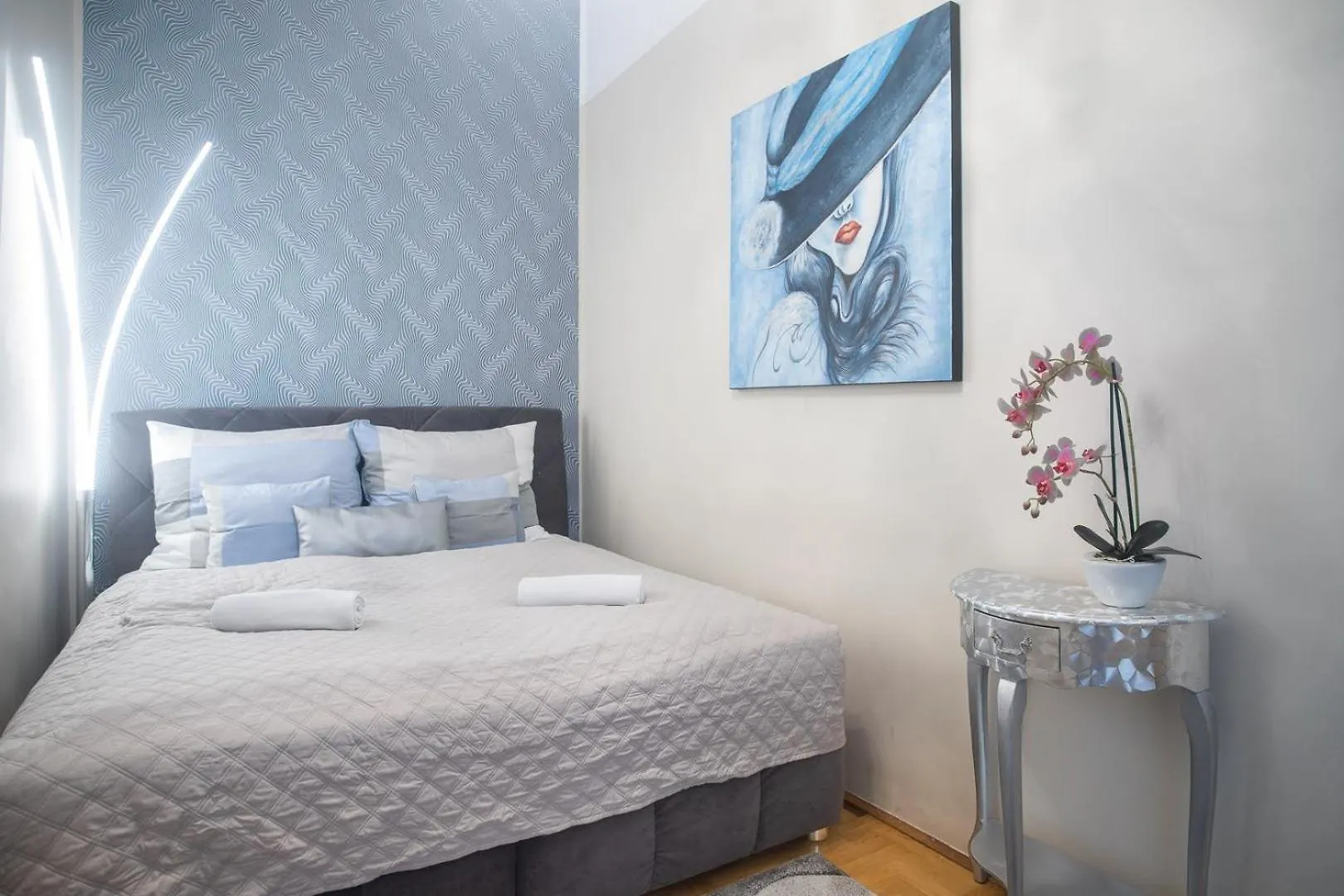 Free Garage Parking, Ac And Bikes In The Downtown Apartment Budapest